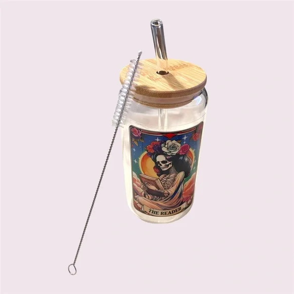 New! The Reader Design Glass Tumbler - Picture 3 of 4